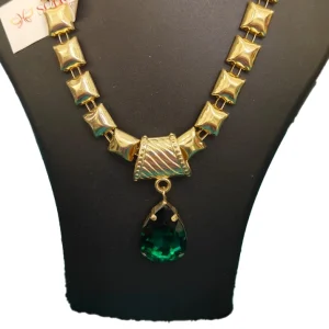 GREEN EMERALD PENDANT NECKLACE