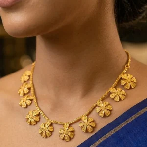 TRADITIONAL FLOWER PATTERN NECKLACE